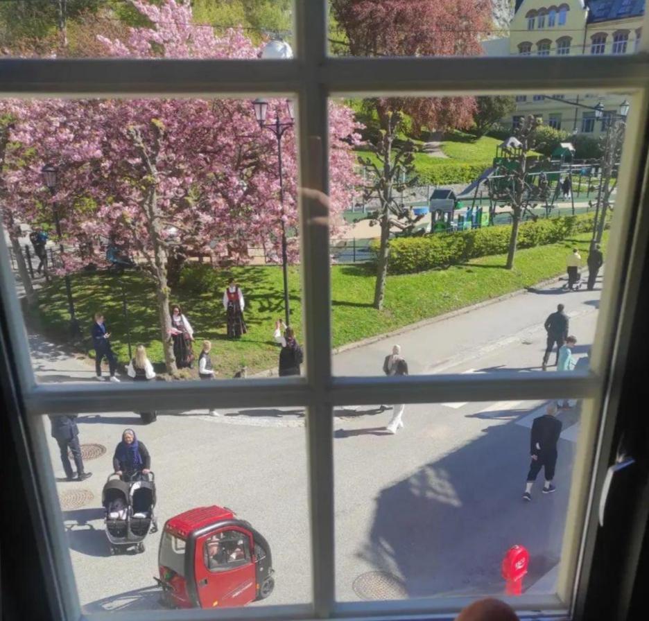 Family Friendly Apartment By The Park In The Very Center Of Alesund Exterior photo