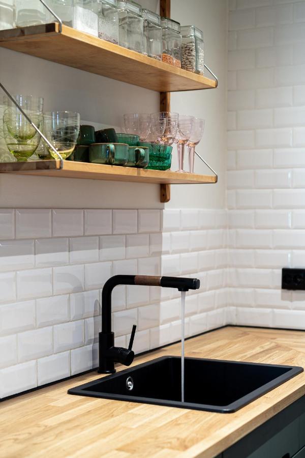 Family Friendly Apartment By The Park In The Very Center Of Alesund Exterior photo